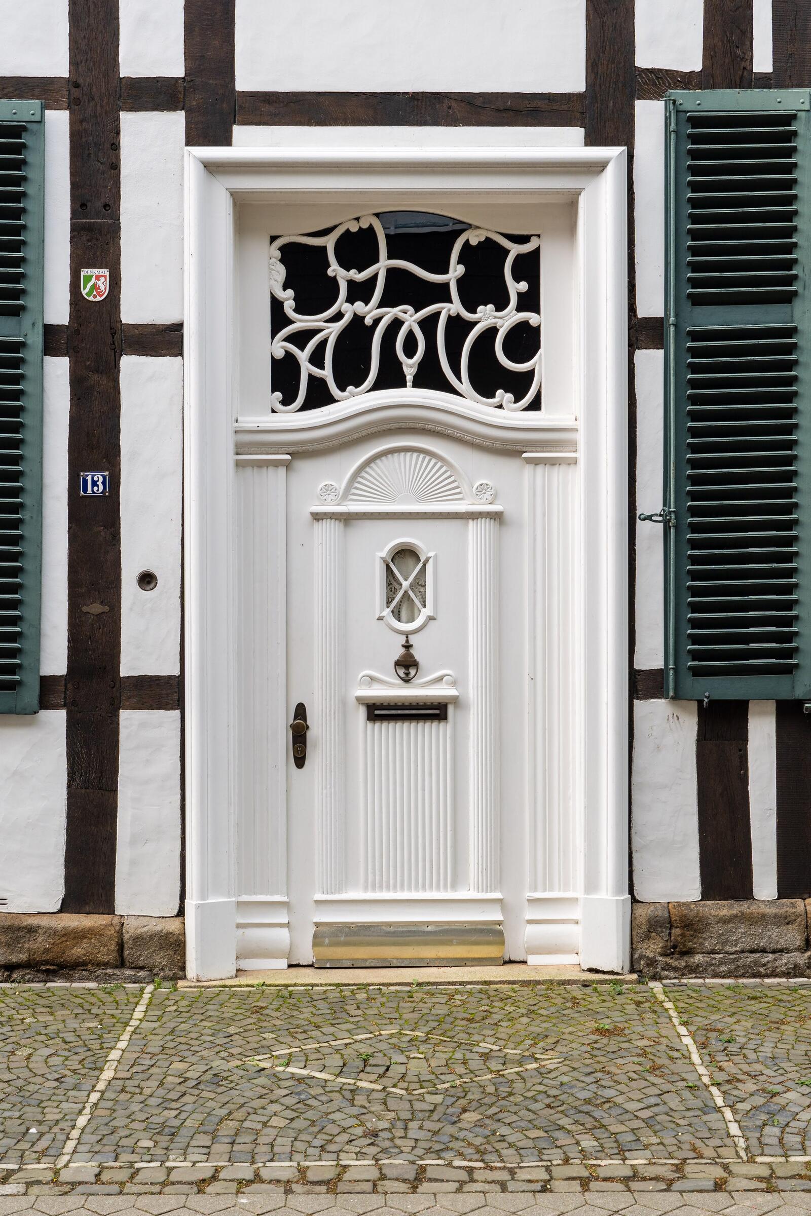 Historische Haustür in der Fußgängerzone